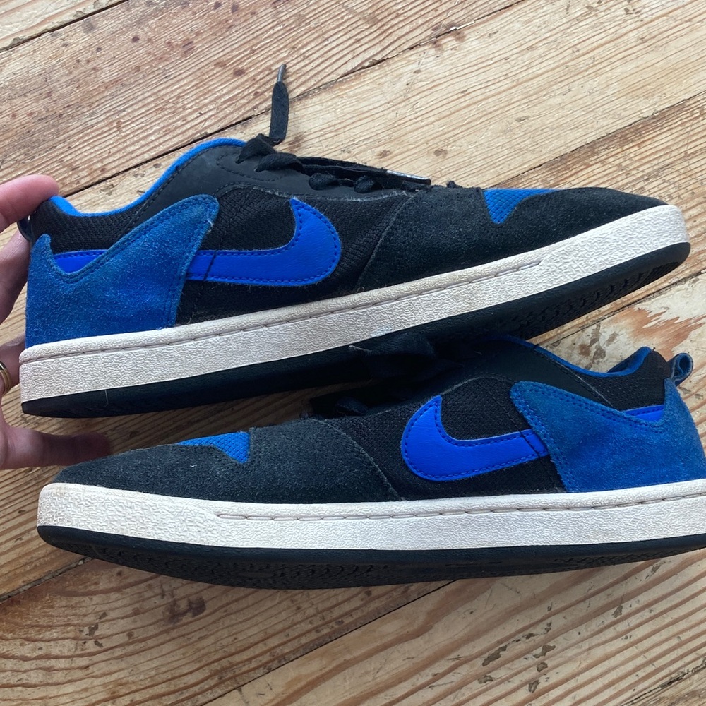 Nike Men's Black and Blue SB Alleyoop Sneakers